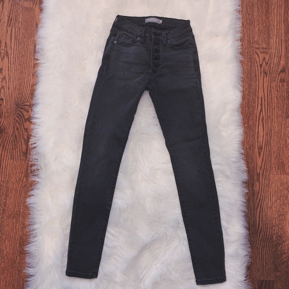 Black wash high-wasted skinny jeans